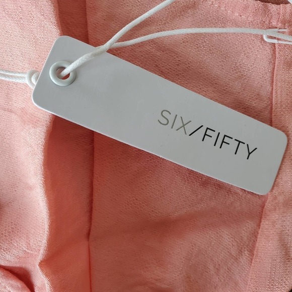 Six Fifty Clothing Light Weight V Neck Sleeveless Smocked Tank Top NWT - Picture 4 of 10